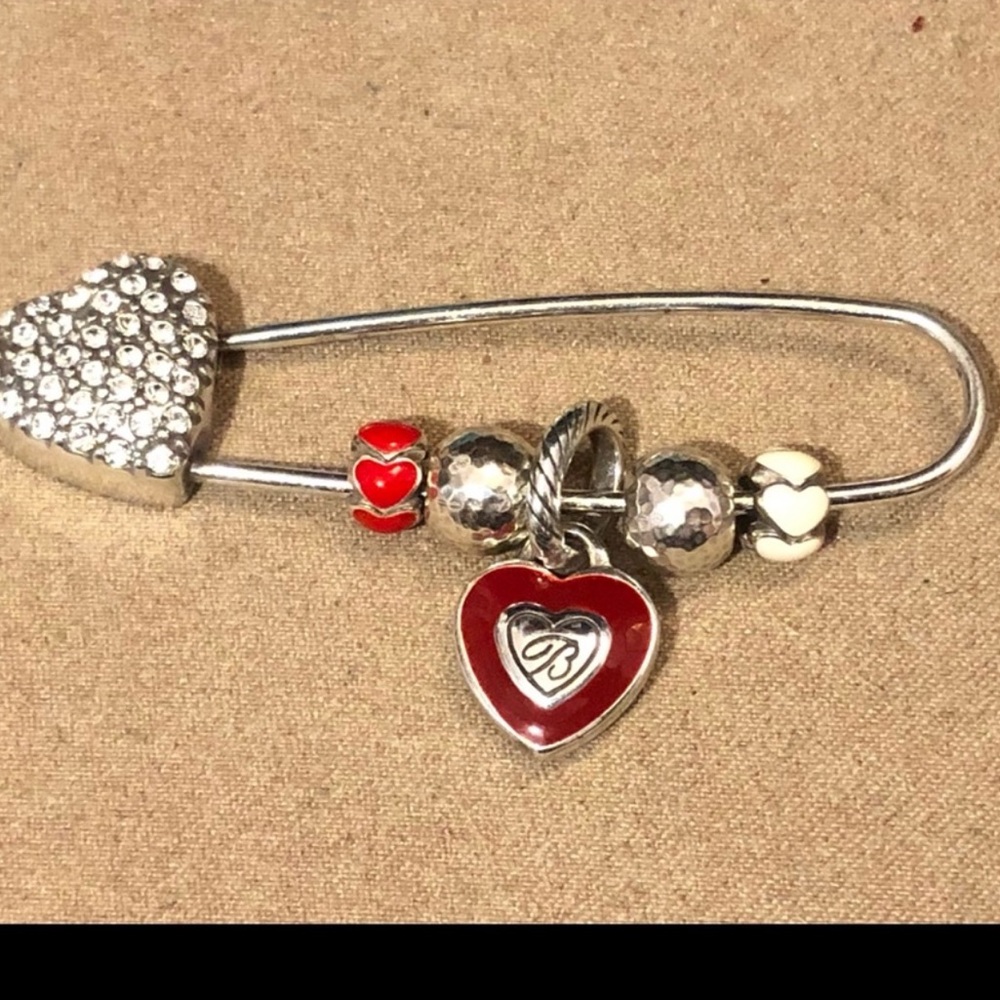 ❌SOLD❌ Brighton Red Heart charm with crystals & Brighton 🅱️ on one side Retired - Picture 6 of 6